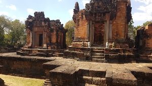 Prasat Pueai Noi